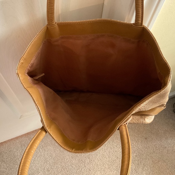 tan snake skin print tote - Picture 6 of 8